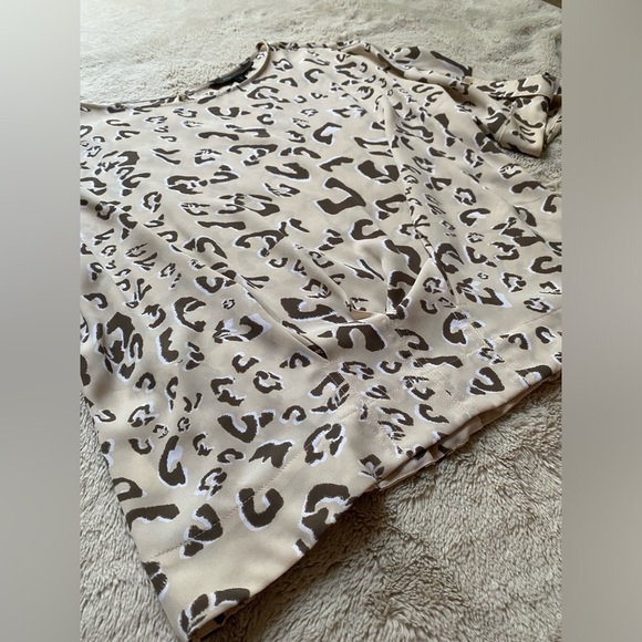 BCBG MaxAzria Jayne Leopard Blouse 🐾 - Picture 4 of 10